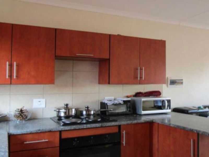 Townhouse For Sale in The Orchards, Akasia - Photo 5