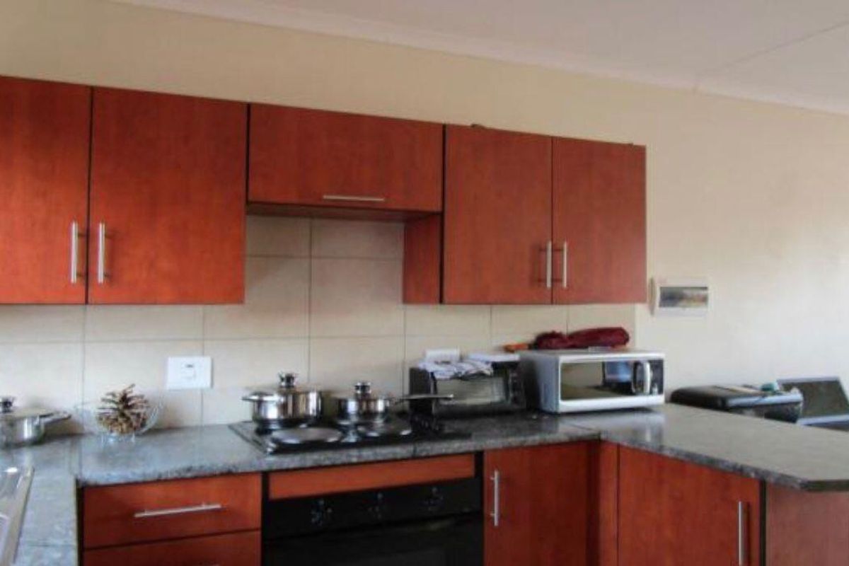 Townhouse For Sale in The Orchards, Akasia - Photo 5