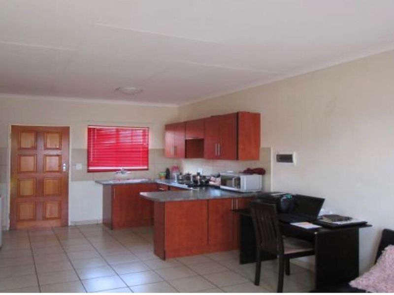 Townhouse For Sale in The Orchards, Akasia - Photo 4