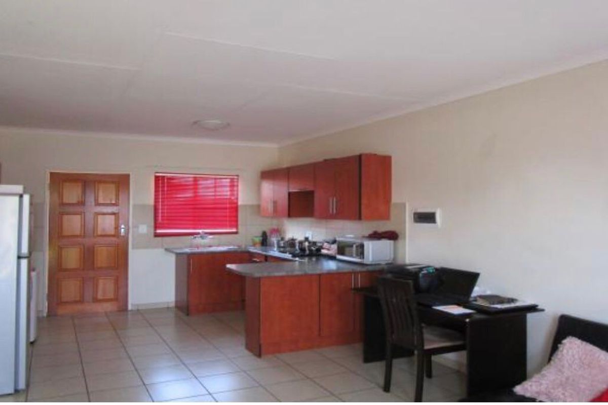 Townhouse For Sale in The Orchards, Akasia - Photo 4