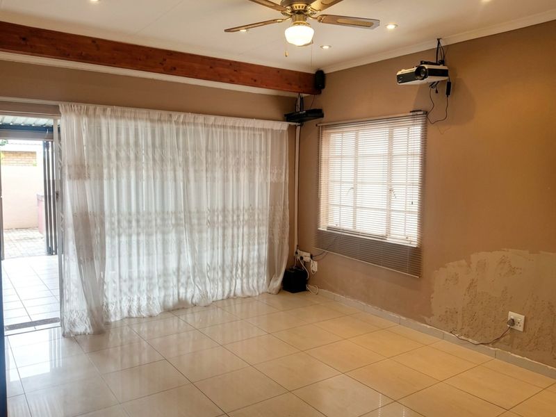 3-Bedroom Family Home in Johannesburg North For Sale - Photo 7