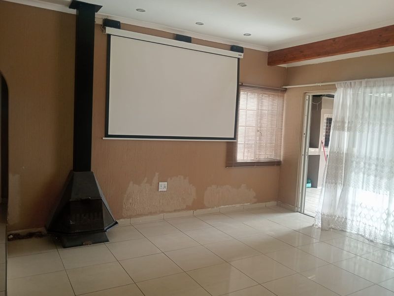 3-Bedroom Family Home in Johannesburg North For Sale - Photo 6