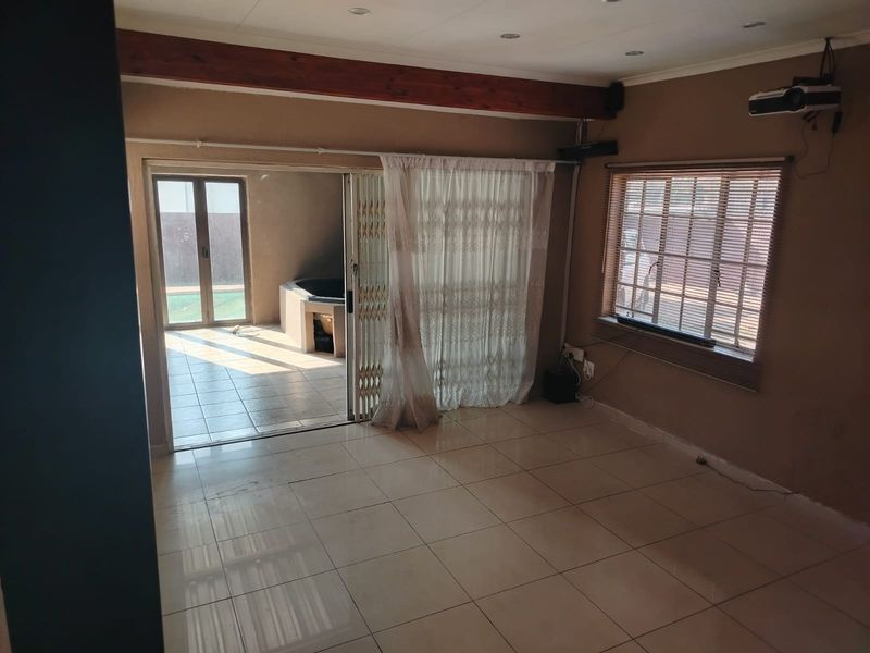 3-Bedroom Family Home in Johannesburg North For Sale - Photo 7