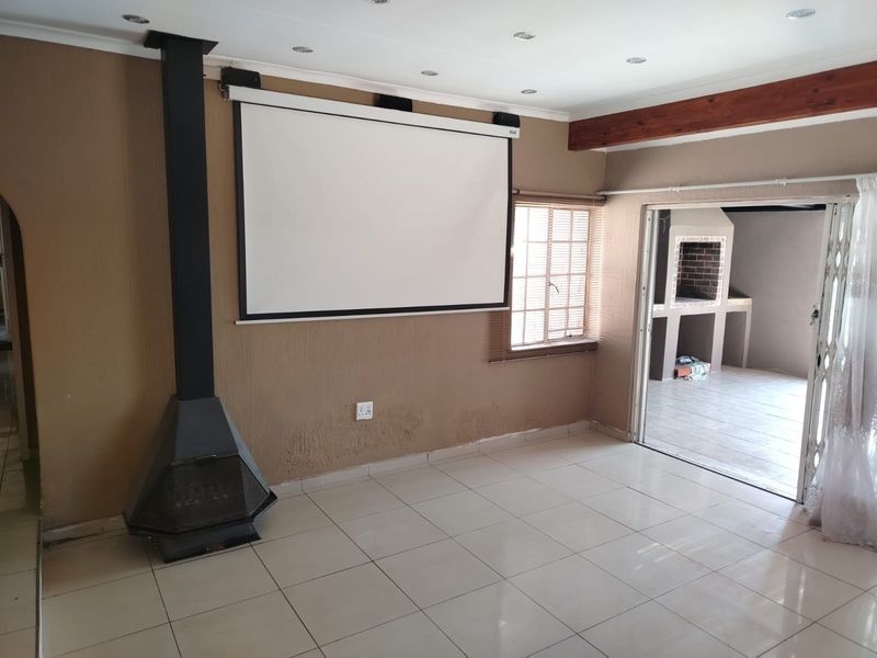 3-Bedroom Family Home in Johannesburg North For Sale - Photo 6