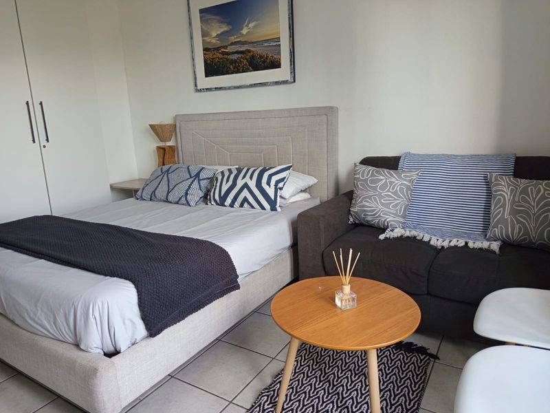 Beachfront Bachelor Apartment to Rent - Photo 4