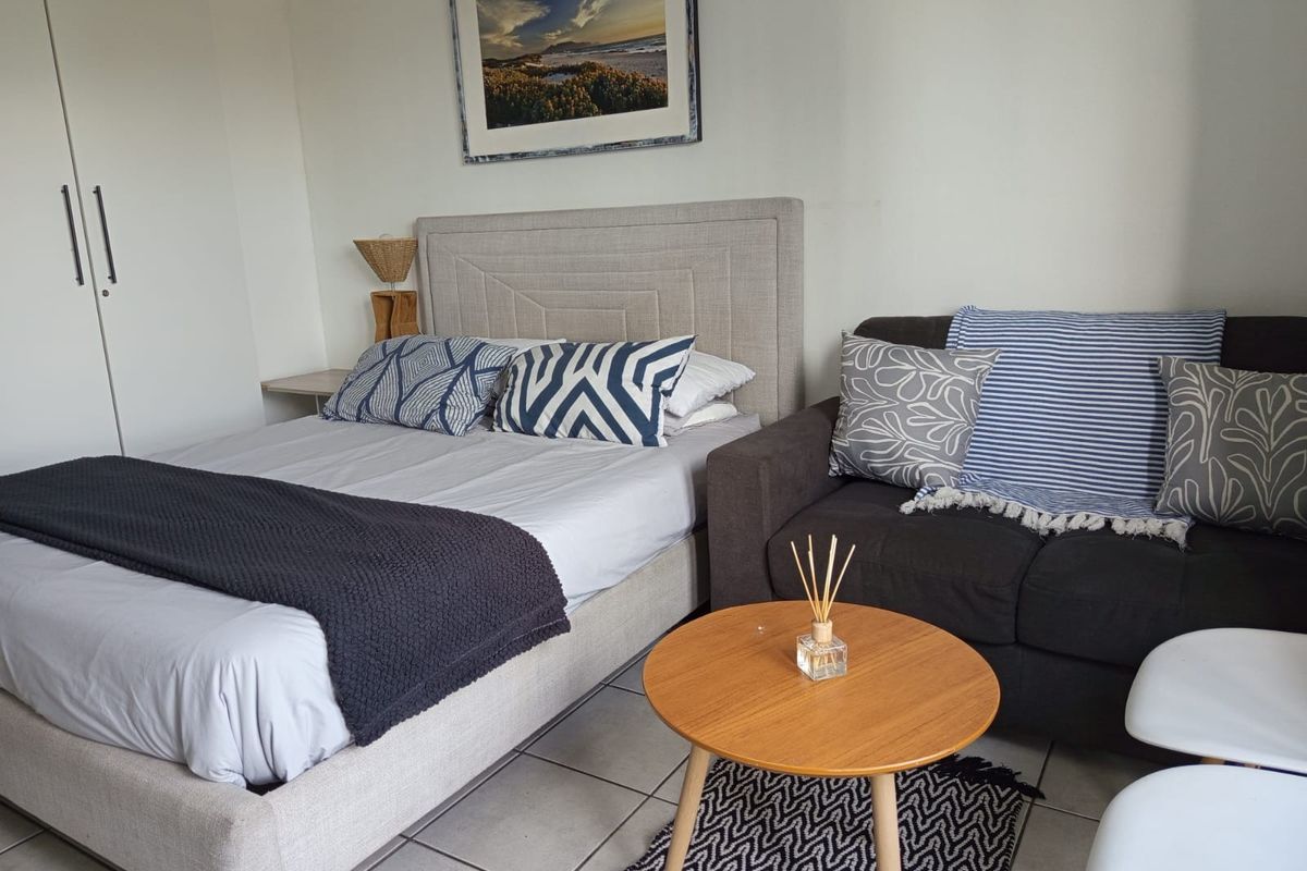 Beachfront Bachelor Apartment to Rent - Photo 4