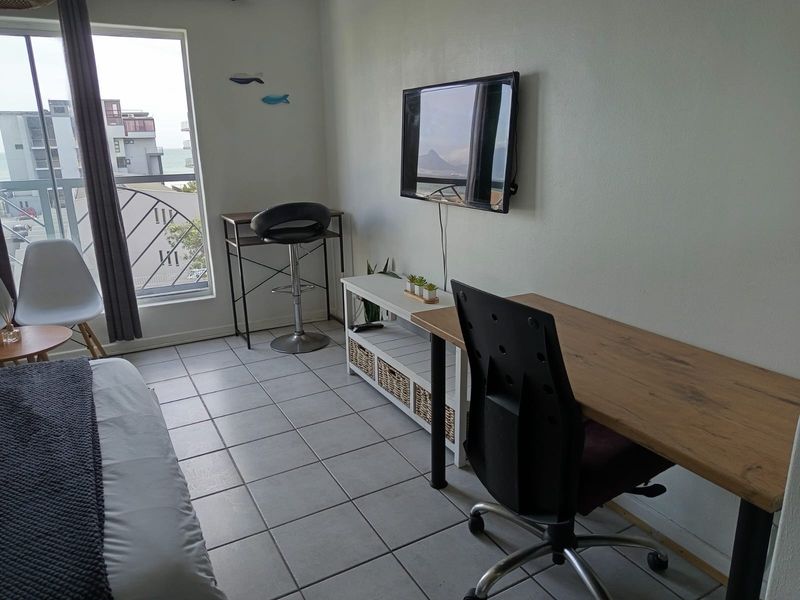 Beachfront Bachelor Apartment to Rent - Photo 5