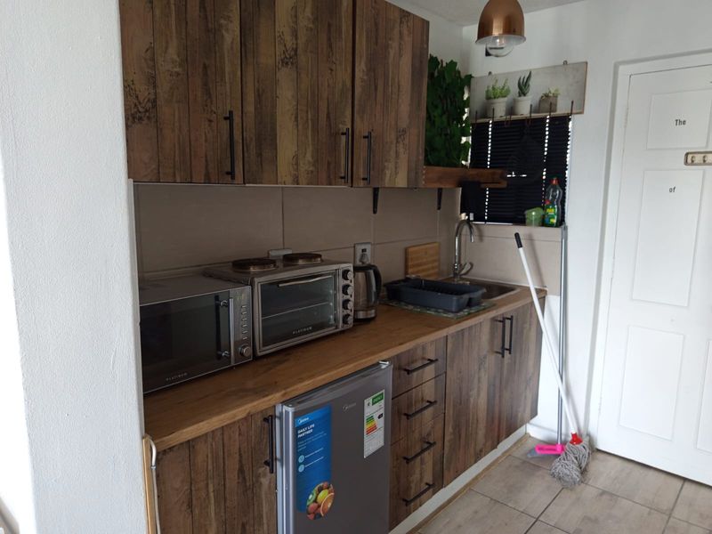 Beachfront Bachelor Apartment to Rent - Photo 6