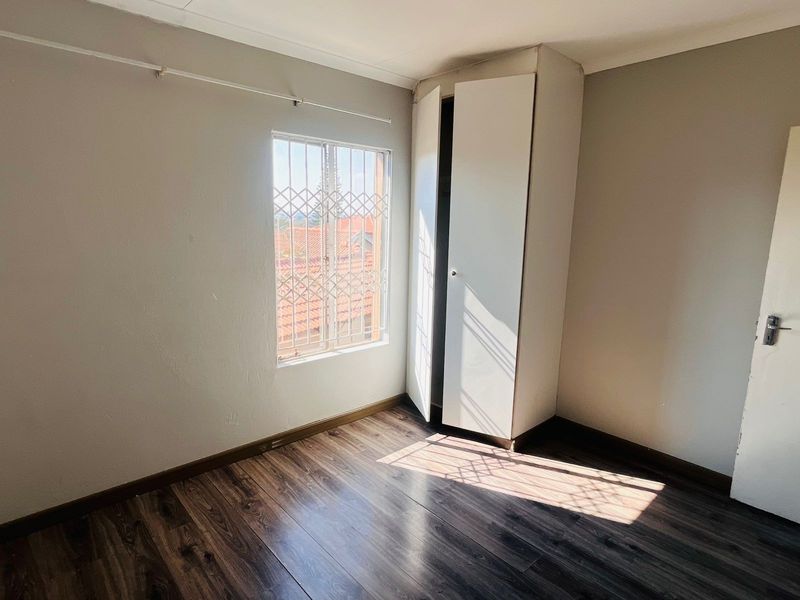 3 Bedroom ,2 Bathroom for rent in Noordwyk - Photo 10
