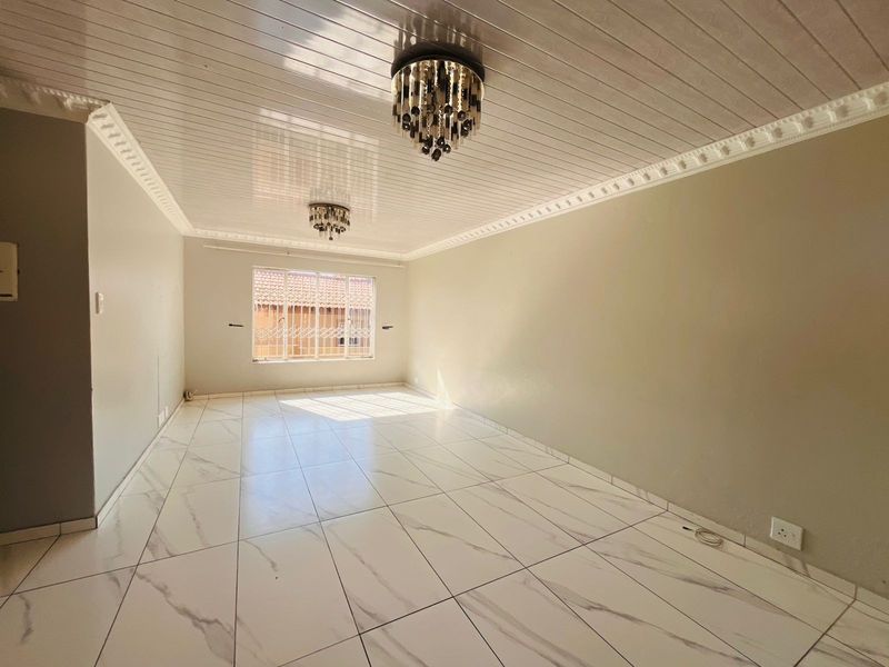 3 Bedroom ,2 Bathroom for rent in Noordwyk - Photo 5