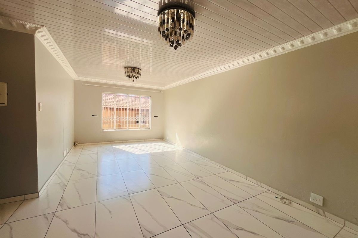 3 Bedroom ,2 Bathroom for rent in Noordwyk - Photo 5