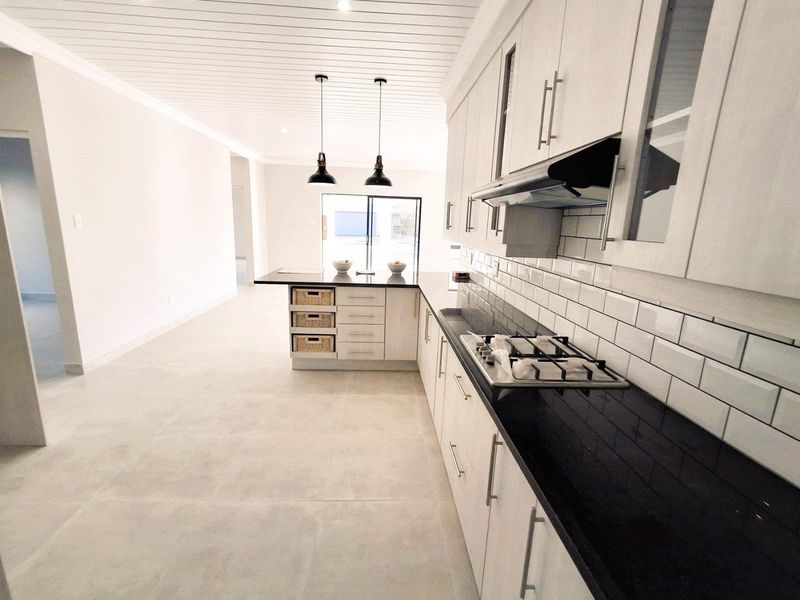 House For Sale in Stilbaai Wes, Stilbaai - Photo 9