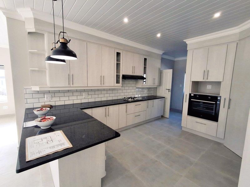 House For Sale in Stilbaai Wes, Stilbaai - Photo 7