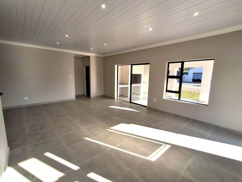 House For Sale in Stilbaai Wes, Stilbaai - Photo 5