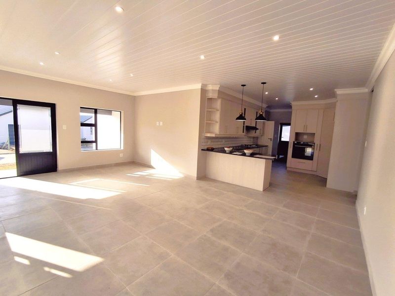 House For Sale in Stilbaai Wes, Stilbaai - Photo 2
