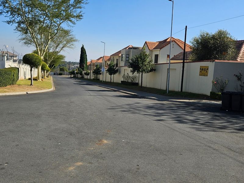 Townhouse For Sale in Summerset, Midrand - Photo 4