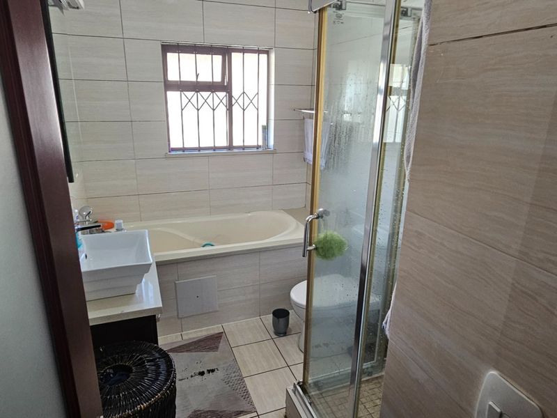 Townhouse For Sale in Summerset, Midrand - Photo 3
