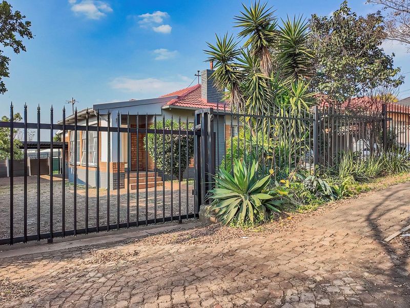 House For Sale in Sunnyridge, Germiston - Photo 2