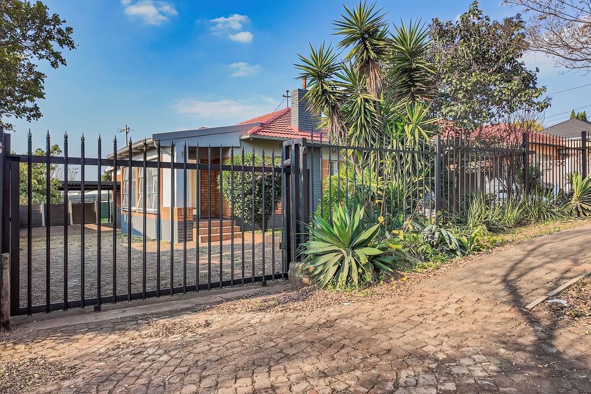 House For Sale in Sunnyridge, Germiston - Photo 2
