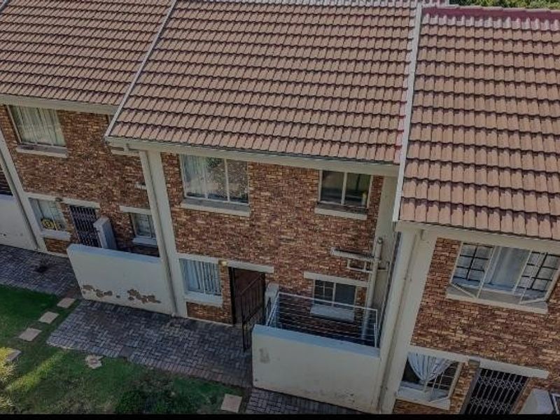 2 Bedroom Townhouse For Sale in La Montagne, Pretoria - Photo 2