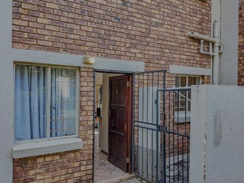 2 Bedroom Townhouse For Sale in La Montagne, Pretoria - Photo 4