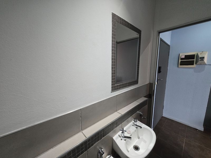 Welcome to Stylish City Living in Marshalltown. - Photo 5