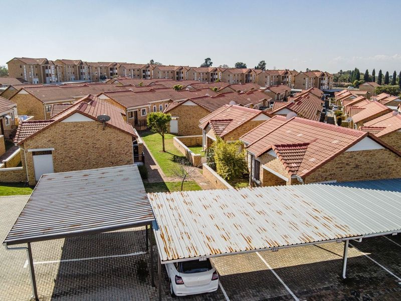 Townhouse For Sale in Randpark Ridge, Randburg - Photo 1