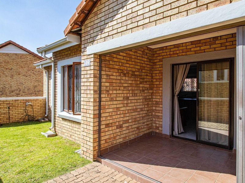 Townhouse For Sale in Randpark Ridge, Randburg - Photo 8