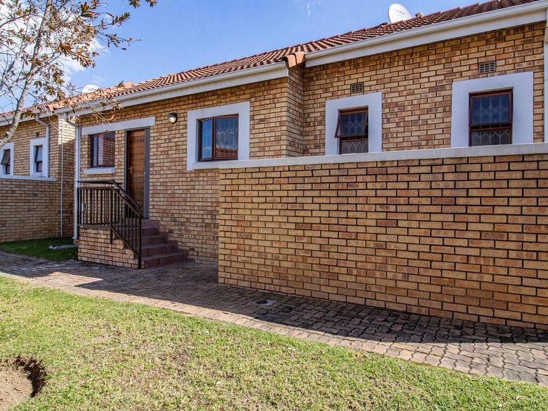 Townhouse For Sale in Randpark Ridge, Randburg - Photo 4