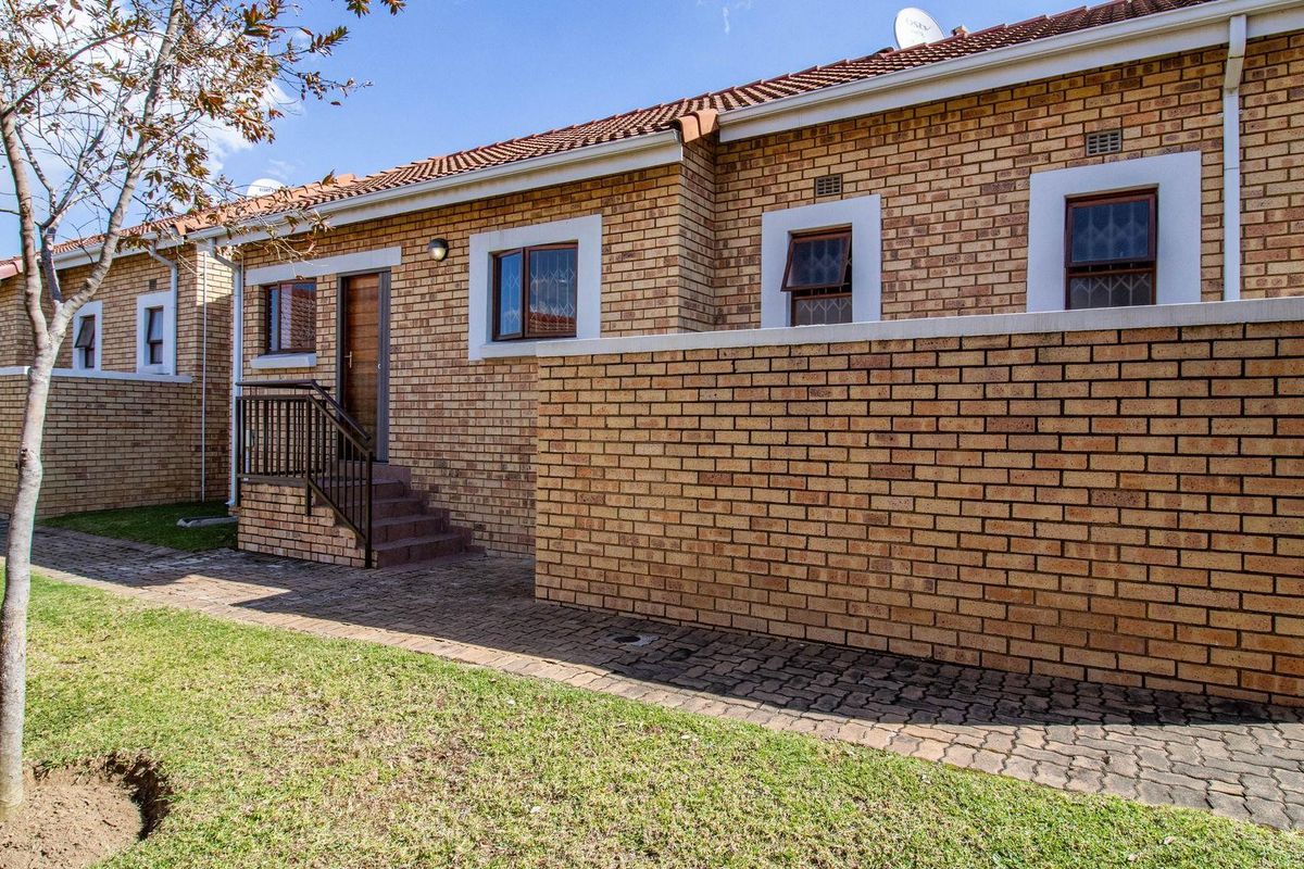 Townhouse For Sale in Randpark Ridge, Randburg - Photo 4