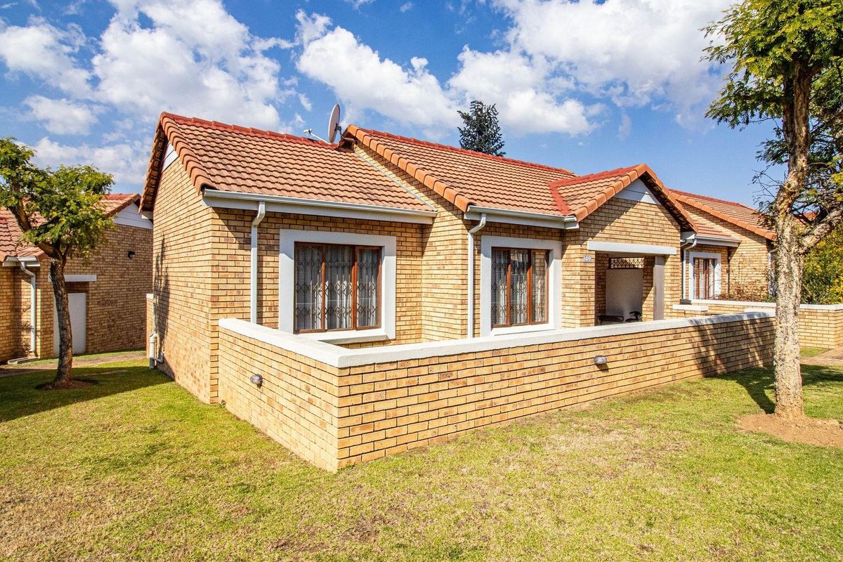 Townhouse For Sale in Randpark Ridge, Randburg - Photo 5