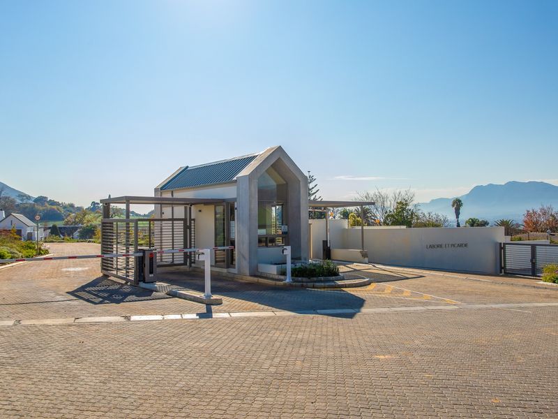 Well-positioned Vacant Stand in Laborie Et Picardie - Photo 8