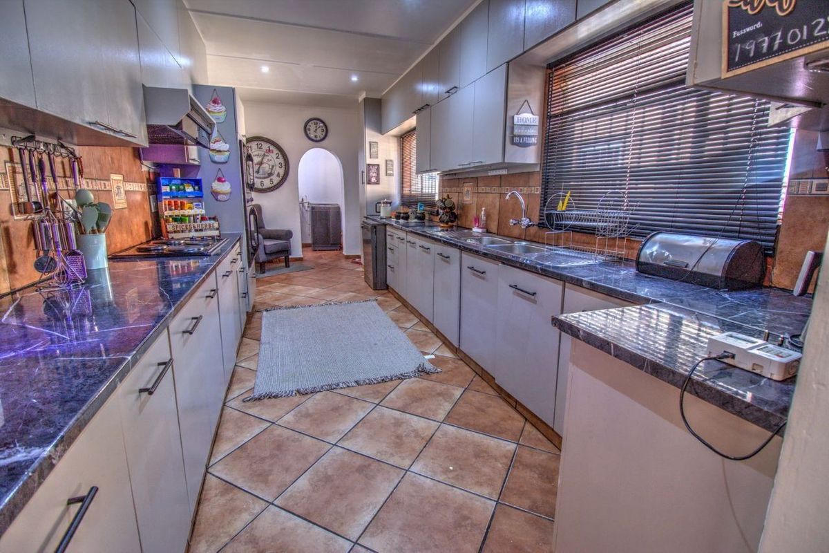 House For Sale in Birch Acres, Kempton Park - Photo 4