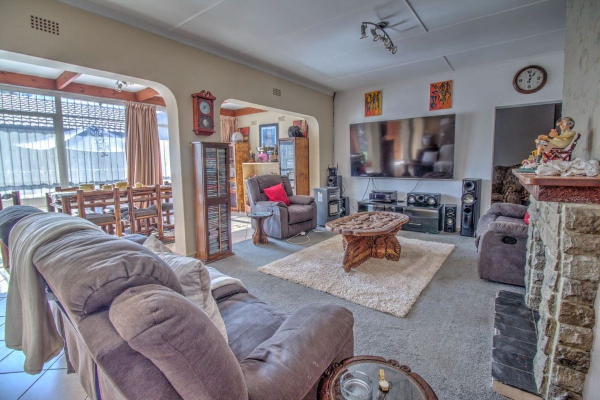 House For Sale in Birch Acres, Kempton Park - Photo 2