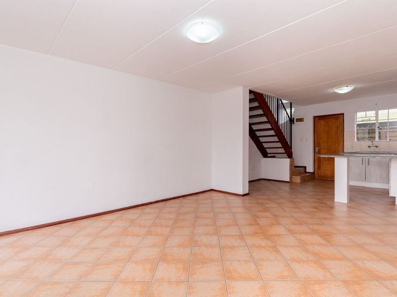 Townhouse For Sale in Edleen, Kempton Park - Photo 9