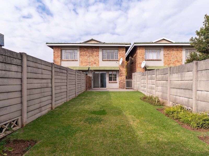 Townhouse For Sale in Edleen, Kempton Park - Photo 4