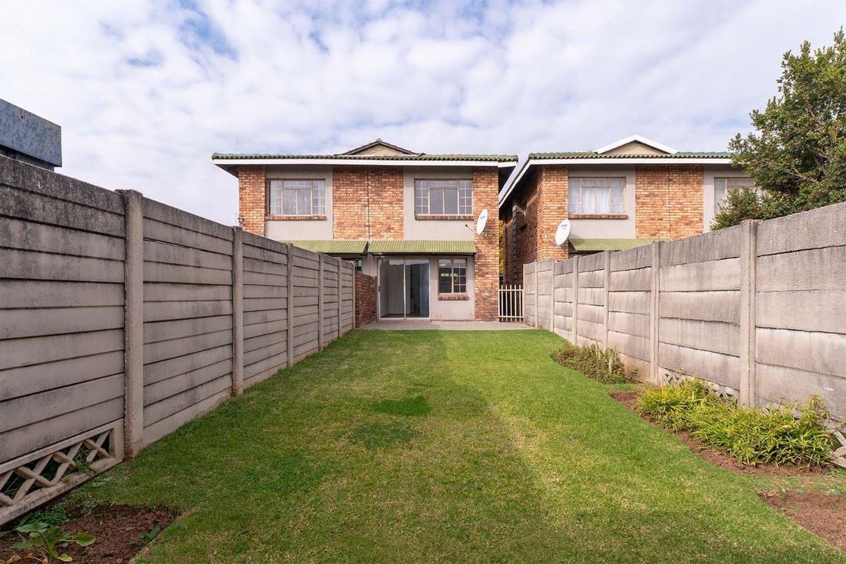 Townhouse For Sale in Edleen, Kempton Park - Photo 4
