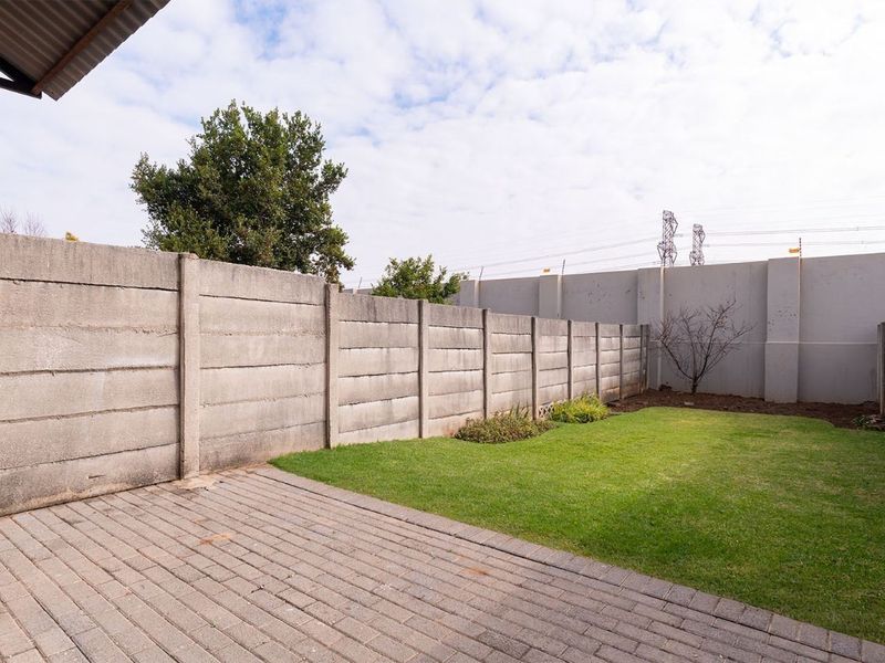 Townhouse For Sale in Edleen, Kempton Park - Photo 5