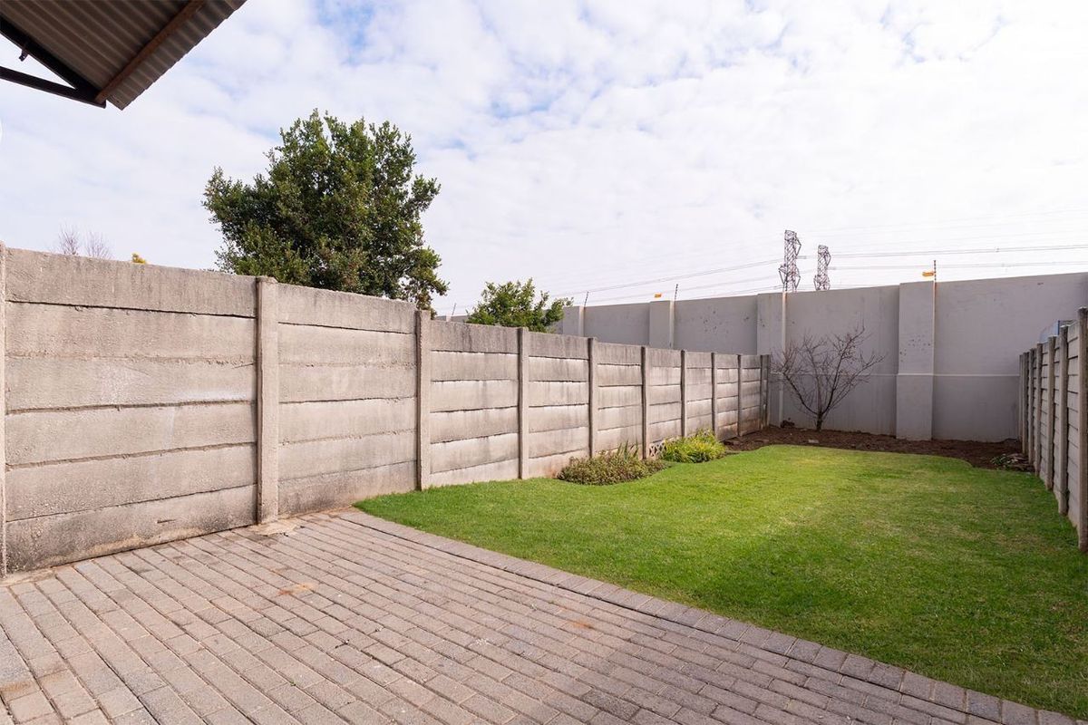 Townhouse For Sale in Edleen, Kempton Park - Photo 5