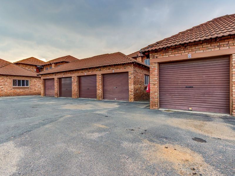 Apartment For Sale in Edleen, Kempton Park - Photo 1