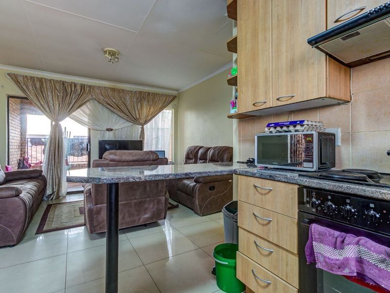 Apartment For Sale in Edleen, Kempton Park - Photo 4
