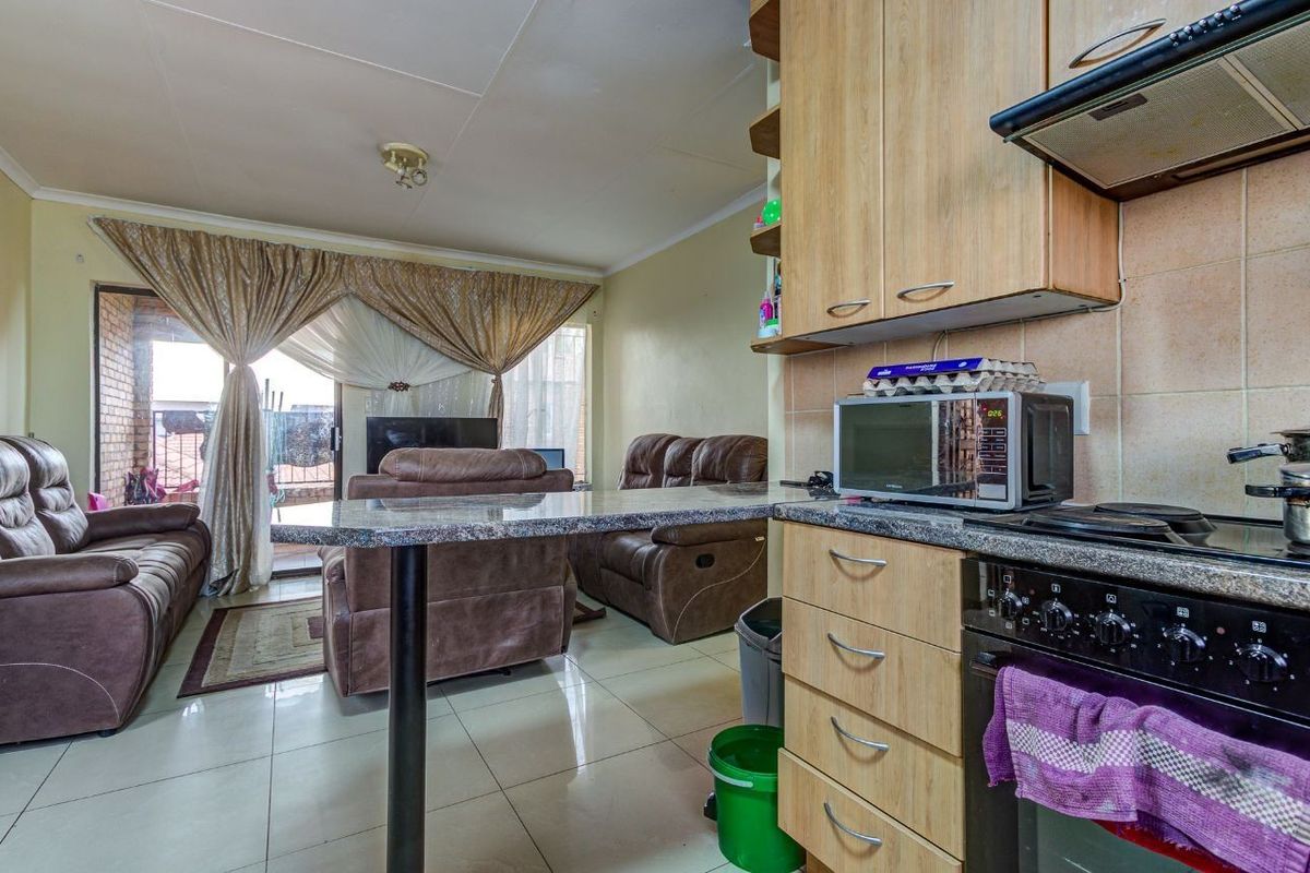 Apartment For Sale in Edleen, Kempton Park - Photo 4