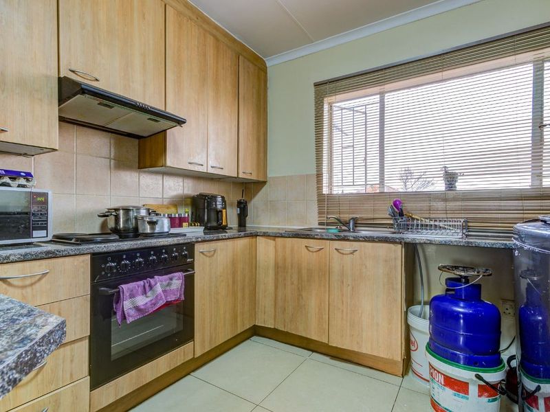 Apartment For Sale in Edleen, Kempton Park - Photo 5
