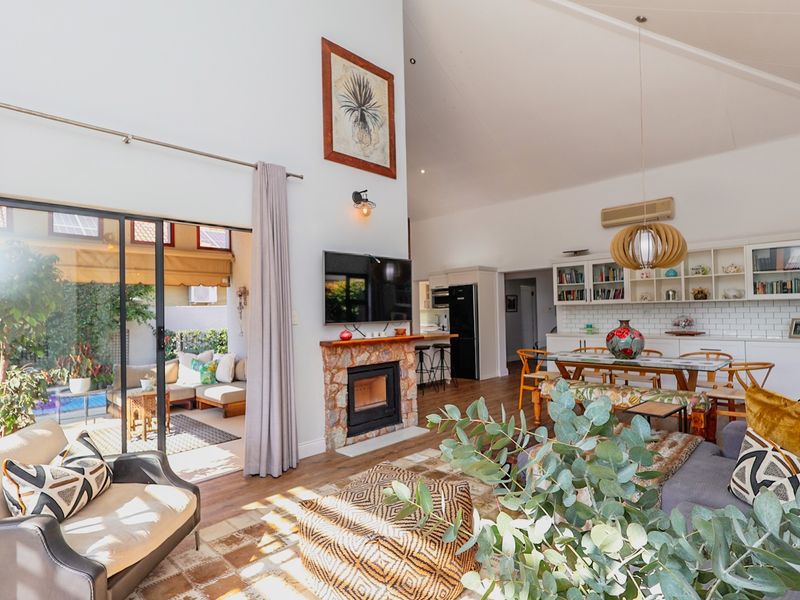 North-Facing Gem, filled with natural light, charm and elegance! - Photo 8