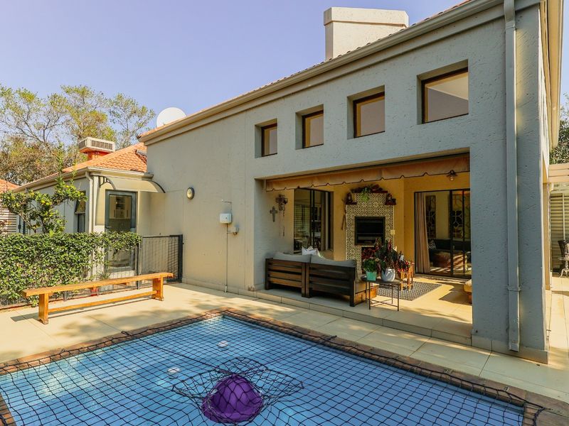 North-Facing Gem, filled with natural light, charm and elegance! - Photo 3