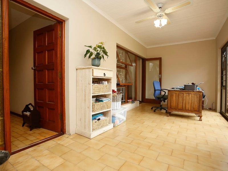 Spacious 2 Bedroom Unit in the Sought-after Greenacres Village - Photo 9