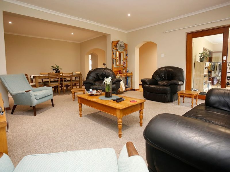 Spacious 2 Bedroom Unit in the Sought-after Greenacres Village - Photo 6
