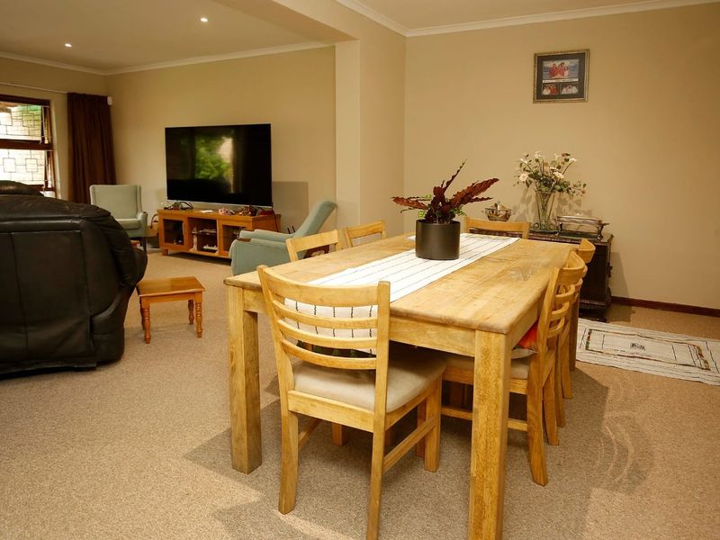 Spacious 2 Bedroom Unit in the Sought-after Greenacres Village - Photo 5