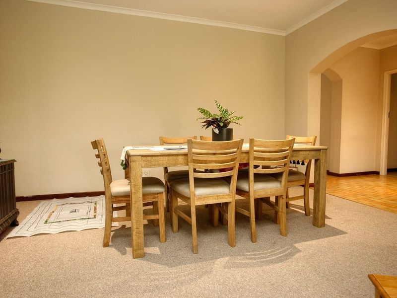 Spacious 2 Bedroom Unit in the Sought-after Greenacres Village - Photo 4