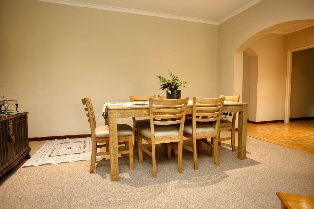 Spacious 2 Bedroom Unit in the Sought-after Greenacres Village - Photo 4